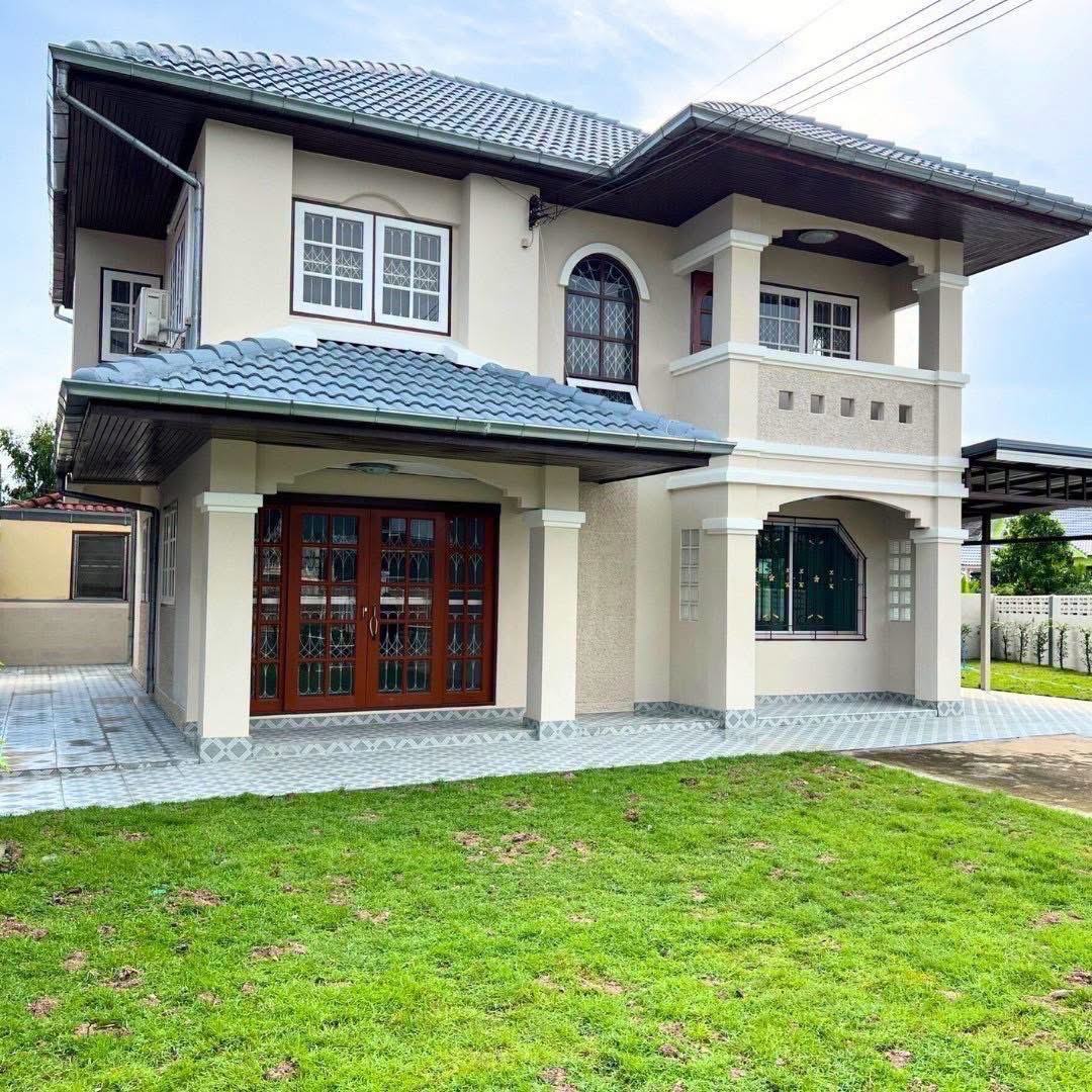 Renovated two-storey corner house opposite Robinson, Ban Chang — photo 1
