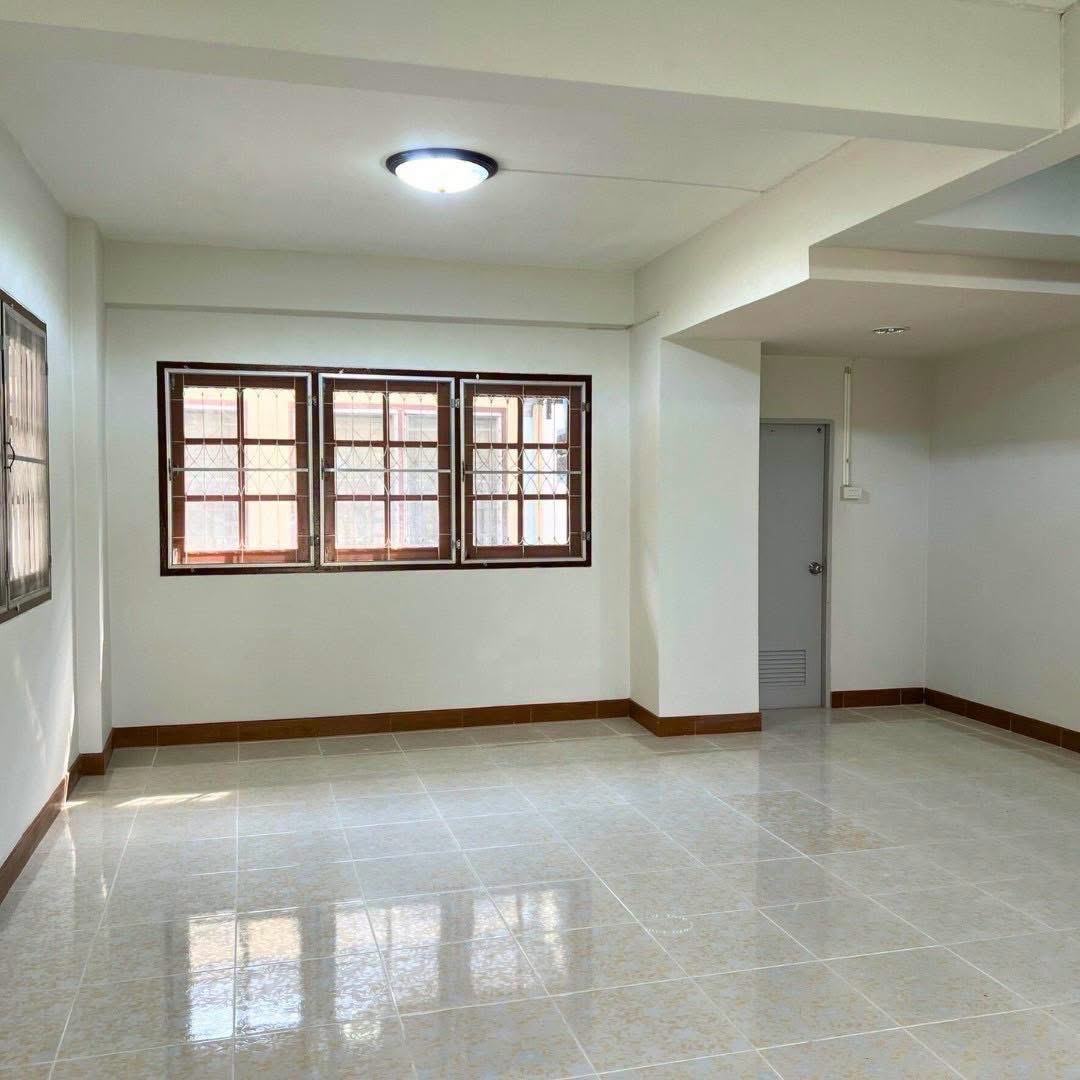 Renovated two-storey corner house opposite Robinson, Ban Chang — photo 3